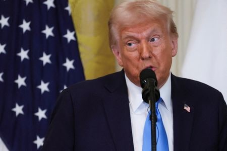 トランプ米大統領は、パレスチナ自治区ガザを「中東のリビエラ」に変える構想について、「誰もが気に入っている」と自賛した。２月４日、ワシントンで撮影（２０２５年　ロイター/Leah Millis/File Photo）