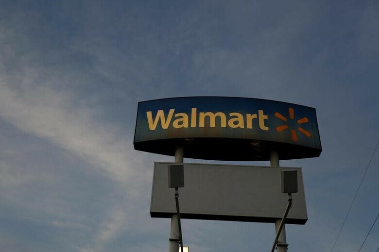 １２月２日、米小売り大手ウォルマート・ストアーズは、同性愛者の男性従業員が配偶者への健康保険適用を拒絶されたと訴えていた訴訟で、７５０万ドルを支払って和解する方針を明らかにした。写真は１１月、メキシコで撮影（２０１６年　ロイター/Daniel Becerril）