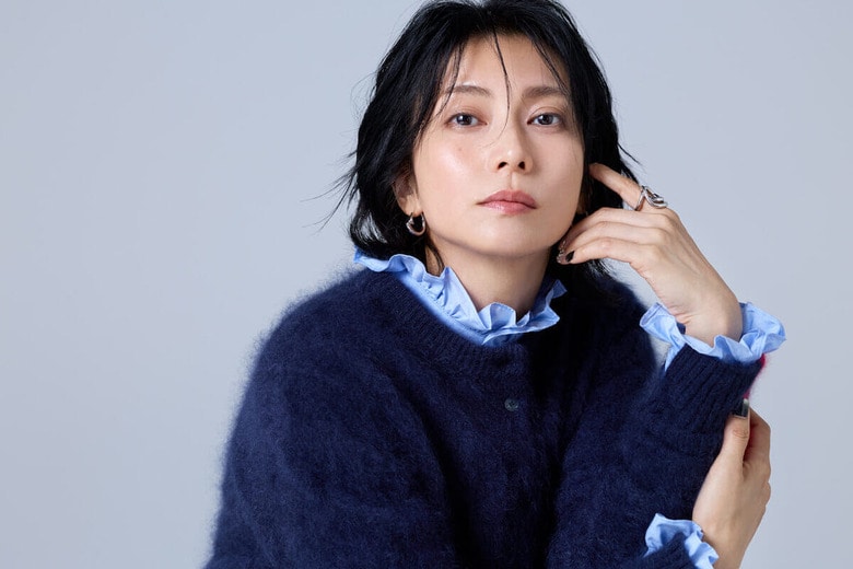 柴咲コウ（しばさき・こう）●東京都生まれ。俳優・歌手として活躍する傍らで、自身の会社レトロワグラースの代表を務める。98年にテレビデビューし、翌年にCMで注目を浴びる。17年NHK大河ドラマ『おんな城主 直虎』では主演を務めた。昨年公開された『蛇の道』、今夏公開された『でっちあげ～殺人教師と呼ばれた男～』など、チャレンジングな作品への出演で注目されている。