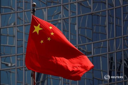 国際通貨基金（ＩＭＦ）は１６日、世界経済は今年も緩やかながら着実に成長するとの見通しを示した。写真は中国の国旗。２０２０年４月撮影（２０２４年　ロイター/Thomas Peter）