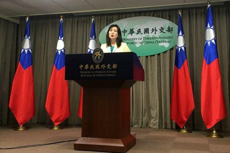 台湾外交部（外務省）の歐江安（ジョアン・オウ）報道官は台湾が世界保健機関（ＷＨＯ）の会議に参加することを中国が「悪意」により妨害しており、人々の健康よりも政治を優先していると非難した。写真は会見する歐報道官（２０２１年　ロイター/Ben Blanchard）