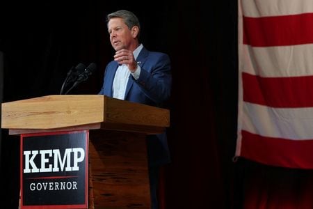 １１月の米中間選挙に向けたジョージア州知事選の共和党予備選で２４日、現職のケンプ知事がトランプ前大統領の支持する候補を破り勝利した。写真は５月２３日、ジョージア州ケネソーで撮影（２０２２年　ロイター/Alyssa Pointer）