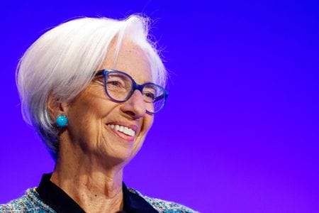 　２月１８日、欧州中央銀行（ＥＣＢ）のラガルド総裁（写真）が来年４月の仏大統領選前に退任することを希望していると、英紙フィナンシャル・タイムズ（ＦＴ）が関係筋の話として伝えた。２０２５年１１月、ドイツのフランクフルトで撮影（２０２６年　ロイター/ハイコ・ベッカー）