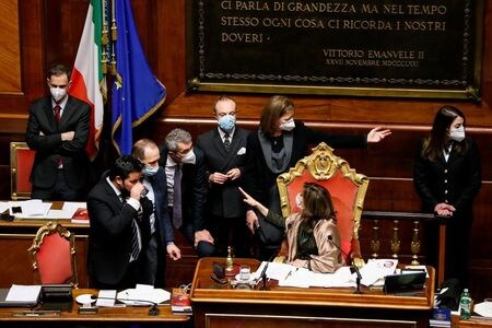 イタリア議会上院は１９日、コンテ内閣の信任投票を行い、暫定集計によると、賛成１５３、反対１４０で可決した（２０２１年　ロイター/YARA NARDI）