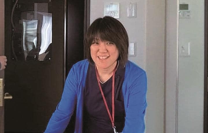 人の「縁」をつなぐ仕事をしている鈴木さん　TOMOKO KUBOTA