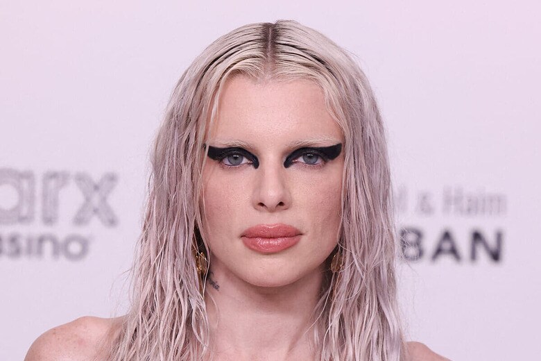 エルトン・ジョンAIDS基金によるアカデミー賞授賞式ビューイングパーティーに参加したジュリア・フォックス（2024年3月10日、ロサンゼルス）　Alisha Jucevic-REUTERS