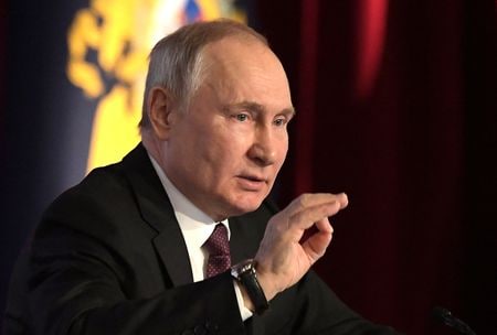 　５月２８日、ロシアのプーチン大統領（写真）は、国境警備の強化を命じ、ウクライナのロシア支配地域に軍や民間の車両や物資を迅速に移動させる必要があると述べた。提供写真（２０２３年　ロイター／Sputnik）