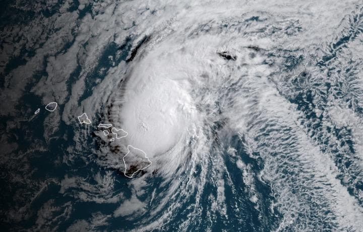 2020年ハワイに接近したハリケーン「ダグラス」　NOAA Satellites
