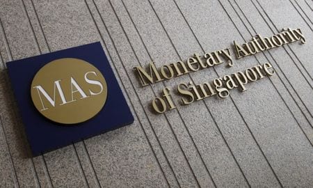 　シンガポール金融管理局（ＭＡＳ、中央銀行）は４月１４日、市場の予想通り、金融引き締めを決定した。物価上昇の勢いを鈍らせる狙いがあるとした。２０１３年２月撮影（２０２２年　ロイター／Edgar Su）