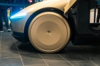 ウーバーは絶体絶命か...テスラの自動運転「ロボタクシー」がいよいよ始動へ、専門家からは「大きな懸念」も