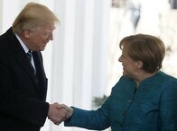 トランプ大統領「NATO強く支持」、独メルケル首相と初会談
