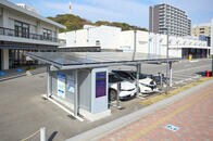 中国電力が自社の送電網と切り離した「太陽光発電・駐車場」を作ったわけ