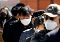 韓国政府、新型コロナウイルス対策で手厚い弱者救済策