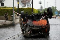 北アイルランド反移民暴動は「人種差別的暴行」＝英担当相