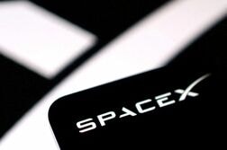 スペースＸ、全米規模の周波数帯取得　通信大手に対抗
