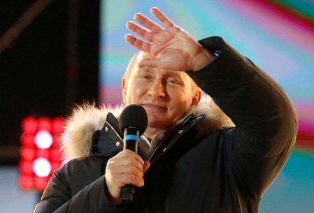 　３月１８日、ロシアで大統領選の投開票が行われ、現職のプーチン大統領が開票率ほぼ５０％の段階で７５．０％の票を獲得し、再選が確実となった（２０１８年　ロイター／Alexander Zemlianichenko/POOL via Reuters）