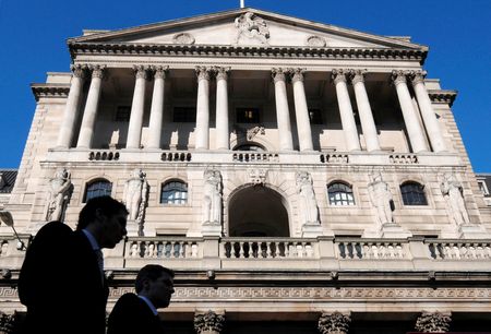 イングランド銀行（英中央銀行、ＢＯＥ）は１７日、インフレ抑制に向けて政策金利を０.５０％から０．７５％に引き上げた。２００８年２月撮影（２０２２年　ロイター/Toby Melville）