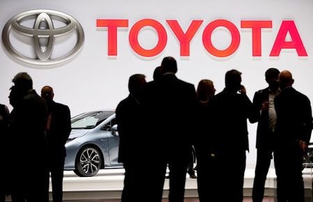 　５月１８日、トヨタ自動車が約６年２カ月ぶりに上場来高値を更新した。「万年割安株」とも言われる同社株だが、好調な業績が改めて好感され、見直し買いが入っている。写真はスイス・ジュネーブでｊ２０１９年３月撮影（２０２１年　ロイター/Pierre Albouy）