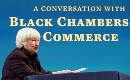 イエレン米財務長官は、新型コロナウイルス感染拡大で引き起こされた経済危機で非白人系住民が大きな影響を受けており、何らかの措置が取られなければ、影響が長期化すると警告した。写真は２月５日、ワシントンで撮影（２０２１年　ロイター／Kevin Lamarque）