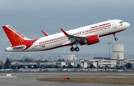 　１月２７日、インド政府は売却を模索している国営航空会社エア・インディアを巡り、全株式を売却する計画を発表した。全従業員の雇用維持を条件に７６％を売却するとした２０１８年の前回計画には買い手が現れなかった。写真はエア・インディアの旅客機、２０１７年１２月１３日に仏トゥールーズで撮影（２０２０年　ロイター/Regis Duvignau）