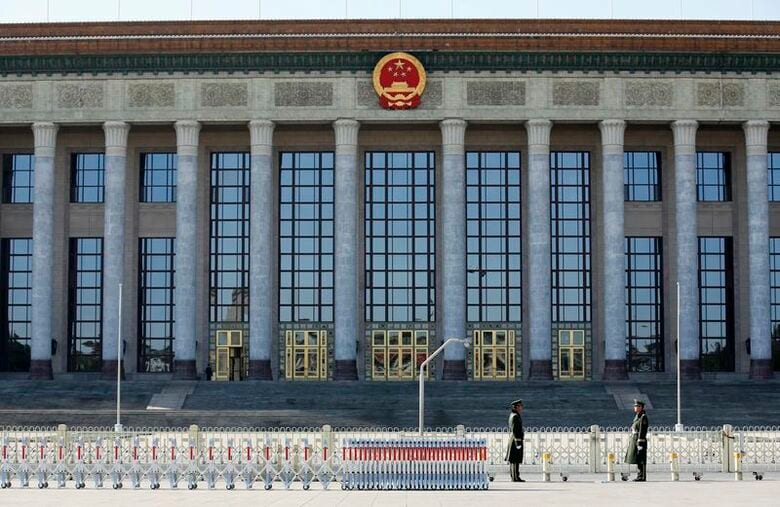 写真は中国の人民大会堂。2013年11月、北京で撮影。 REUTERS/Kim Kyung-Hoon