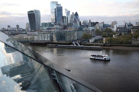 　英国立統計局（ＯＮＳ）が１２日発表した第１・四半期の国内総生産（ＧＤＰ）速報値は前期比０．１％増加した。写真はロンドンで２０２１年５月撮影（２０２３年　ロイター／Henry Nicholls）