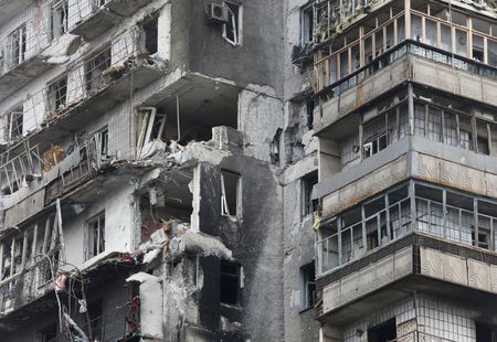 　３月１９日、ウクライナ南東部マリウポリ市当局は、ロシア軍が先週、住民数千人を強制的にロシア領に連行したと明らかにした。１８日撮影（２０２２年　ロイター／Alexander Ermochenko）