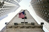 トランプ景気でウォール街は連日最高値更新、ダウ初の1万9000ドル超え