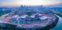 中国AIデータセンター建設ラッシュ、米国追撃の切り札と課題