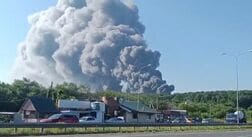 ロシア各地でウクライナの無人機攻撃、8人死亡　小売大手の倉庫も標的