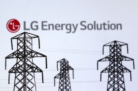 　７月２５日、韓国の電池大手ＬＧエナジー・ソリューション（ＬＧＥＳ） は２０２４年の売上高見通しを引き下げ、２０％以上の減収を見込んだ。２０２２年１２月撮影（２０２４年　ロイター/Dado Ruvic）