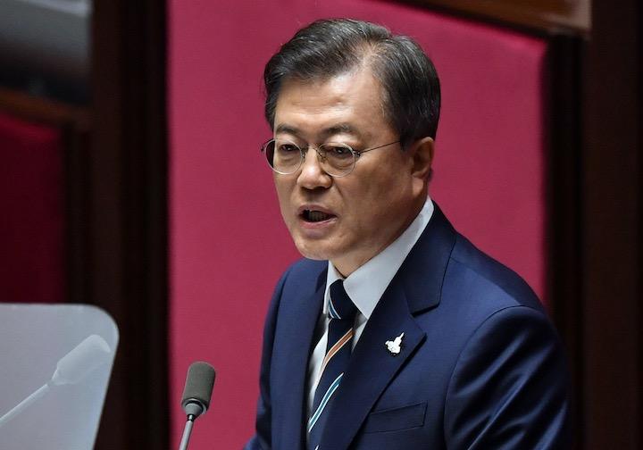 文在寅政権が放置してきたセクハラ問題が外交問題に発展しかねない状況に......  Jung Yeon-je/REUTERS