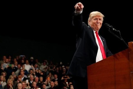 　１２月９日、トランプ次期米大統領は、為替操縦や製品の不当廉売に対抗する姿勢を強調した。写真はアイオワ州で８日撮影（２０１６年　ロイター／Shannon Stapleton）