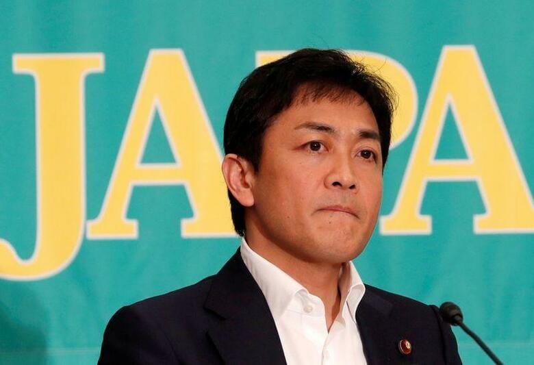 国民民主党の玉木雄一郎代表は定例会見で、新型コロナウイルスで影響を受ける事業者の家賃支援策に関し、自民党案は規模が不十分だとして同じ与党でも自治体の裁量が大きい公明党案の方が優れていると指摘した。２０１９年７月、都内で撮影（２０２０年　ロイター/Issei Kato）
