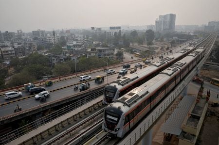インドの地下鉄。1月31日、アーメダバードの駅付近で撮影。REUTERS/Amit Dave