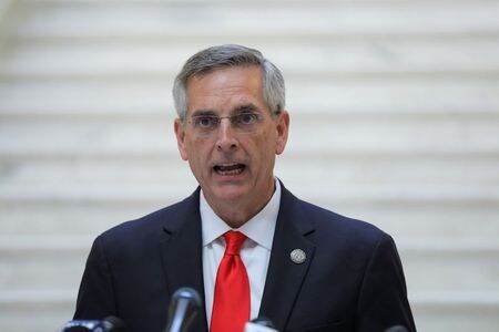 　１１月１９日、米ジョージア州のラッフェンスパーガー州務長官は、大統領選について、同州の手作業による再集計の結果、バイデン氏の同州での勝利は変わらなかったと明らかにした。６日、アトランタで撮影（２０２０年　ロイター/Dustin Chambers）