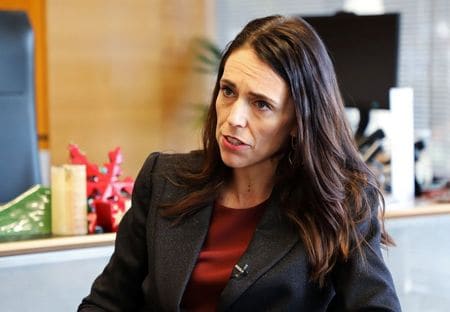ニュージーランドのアーダーン首相は１０日、中国における新型コロナウイルスによる肺炎の感染拡大は「必然的に」ニュージーランド経済に影響を及ぼすとみられるが、対応可能な範囲にとどまるとの見方を示した。写真は１２月のインタビュー時に撮影。（２０２０年　ロイター/Yiming Woo）