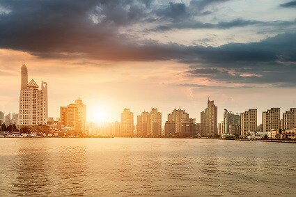 新興市場でシェアを拡大するには、他社を出し抜く先行投資が必要だ（インドのムンバイ） Liufuyu - iStockphoto.com