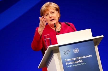 　１１月２７日、メルケル独首相（写真）は次世代通信規格５Ｇ通信網整備や中国への対応で欧州諸国は共同歩調をとるべきとの考えを示した。１１月２６日、ベルリンで撮影（２０１９年　ロイター/Fabrizio Bensch）