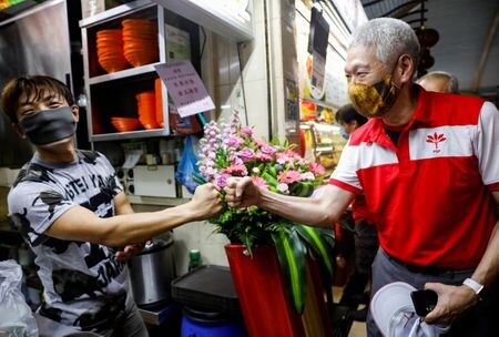 　６月３０日、シンガポールのリー・シェンロン首相と対立している弟シェンヤン氏（写真）は、７月１０日に実施される総選挙に立候補しないと表明した。写真はシンガポールで２８日撮影（２０２０年　ロイター／Edgar Su）