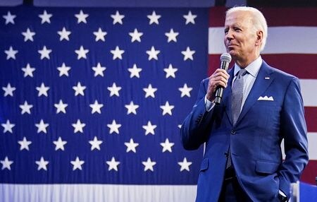 バイデン米大統領は１４日、サプライチェーン（供給網）強化に取り組む協議会を正式に発足させ、包括的な報告書を年内に提出するよう義務付ける大統領令を発令した。２０２２年９月撮影（２０２４年　ロイター/Kevin Lamarque）