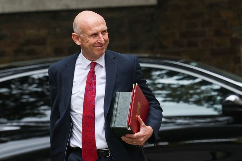 写真は財務相に就任したジョン・ヒーリー氏。7月21日、ロンドンで撮影。REUTERS/Temilade Adelaja