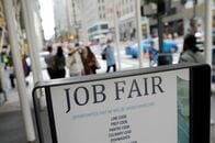 米新規失業保険申請件数は1万件減の19.6万件、予想外の減少
