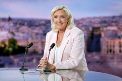 ルペン氏、裁判乗り越え大統領選出馬表明　4度目の正直なるか