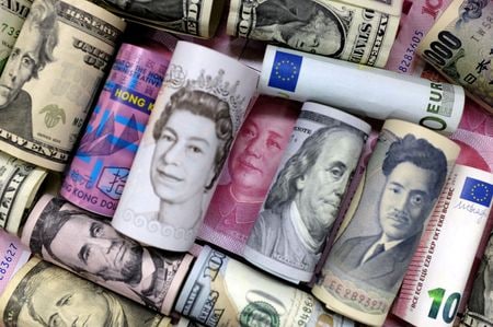 終盤のニューヨーク外為市場ではドル指数が３日続伸した。２０１６年１月撮影（２０２２年　ロイター/Jason Lee）