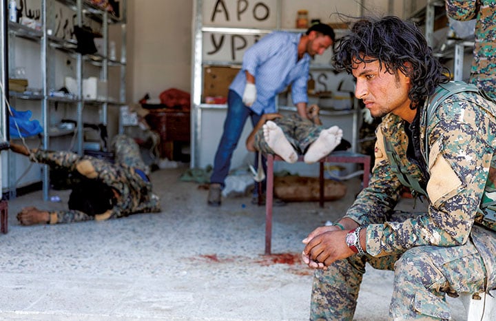 米主導の有志連合の支援を受けるシリア民主軍（SDF）はラッカを猛攻　Goran Tomasevic-REUTERS