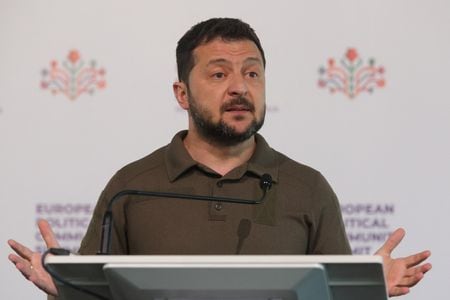 ウクライナのゼレンスキー大統領は２７日、サウジアラビアを訪問し、ムハンマド皇太子と会談した。２０２３年６月撮影（２０２４年　ロイター/Vladislav CuliomzaI