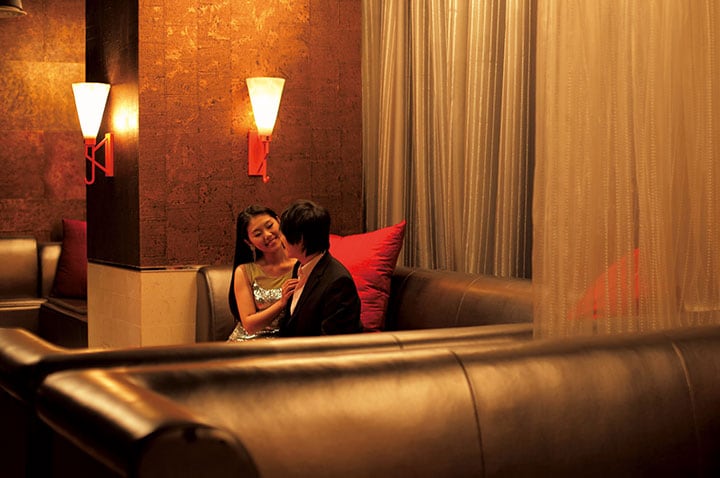 恋愛関係においても過去の情報をネタに脅される危険が　Asia Images/GETTY IMAGES