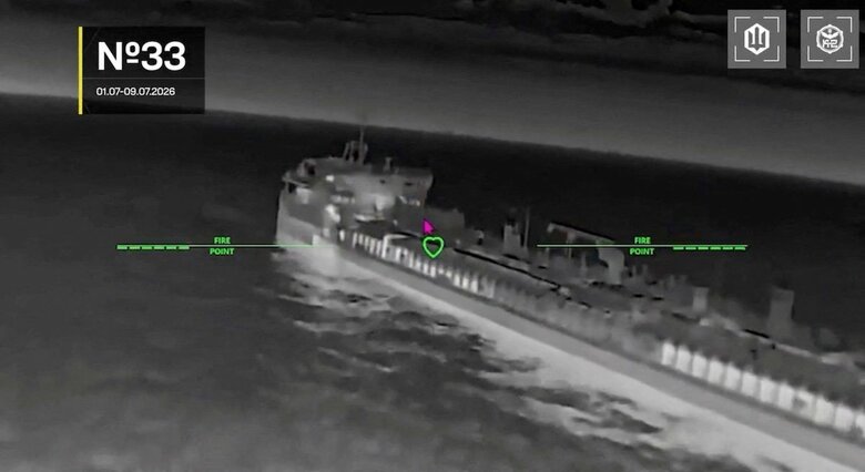 ウクライナ軍提供映像の一場面。アゾフ海で7月9日、ロシアのタンカーに無人機攻撃をしたとしている　via REUTERS