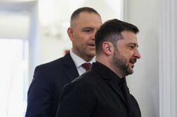 ポーランド大統領、ゼレンスキー氏から最高勲章剥奪を決定　部隊命名巡り
